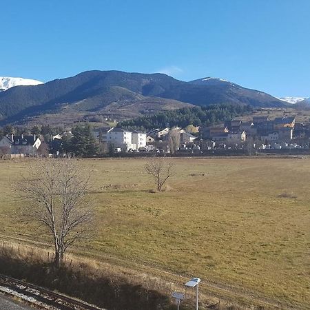 Loft Mansarde Du Train Jaune Avec Vue Sur Les Montagnes 萨亚古斯 外观 照片