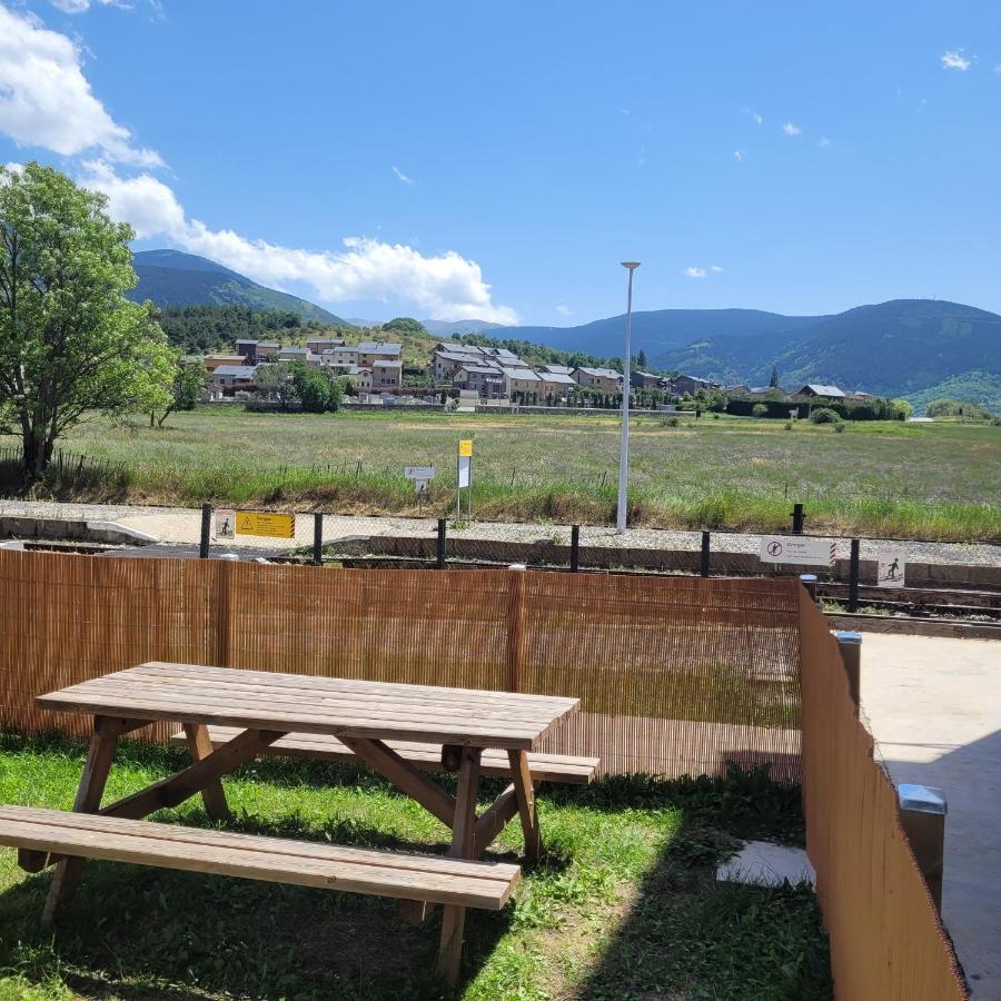 Loft Mansarde Du Train Jaune Avec Vue Sur Les Montagnes 萨亚古斯 外观 照片